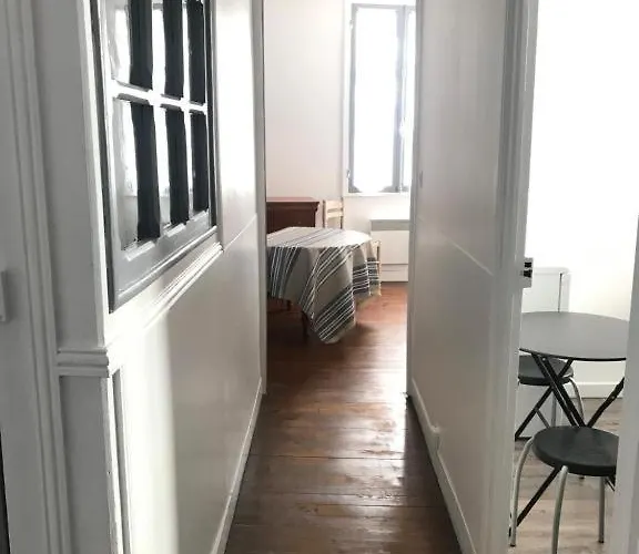 Etchebarne בית הארחה