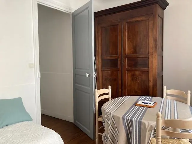 Etchebarne בית הארחה 3*